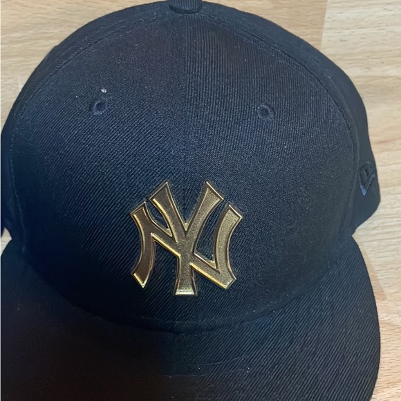 Sports Hat 25$ Each - Picture 3 of 6